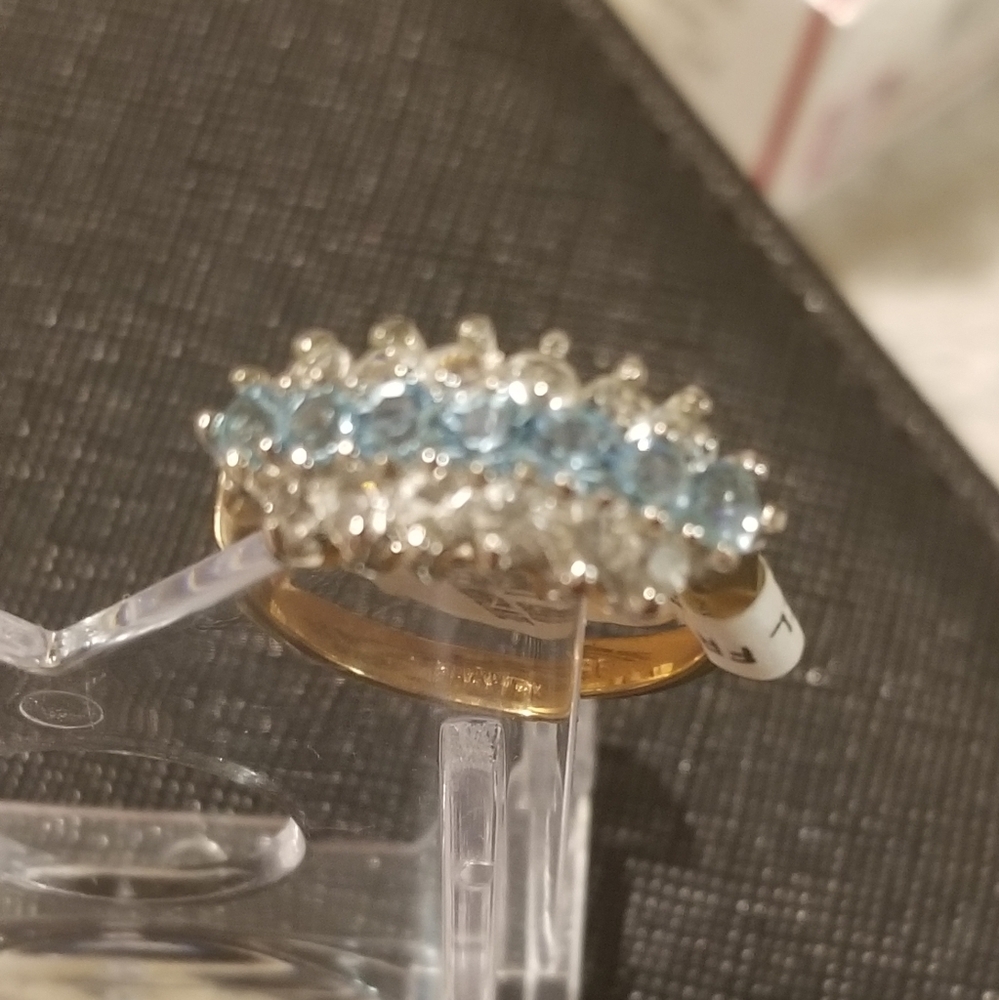 18K Gold ring size 7.